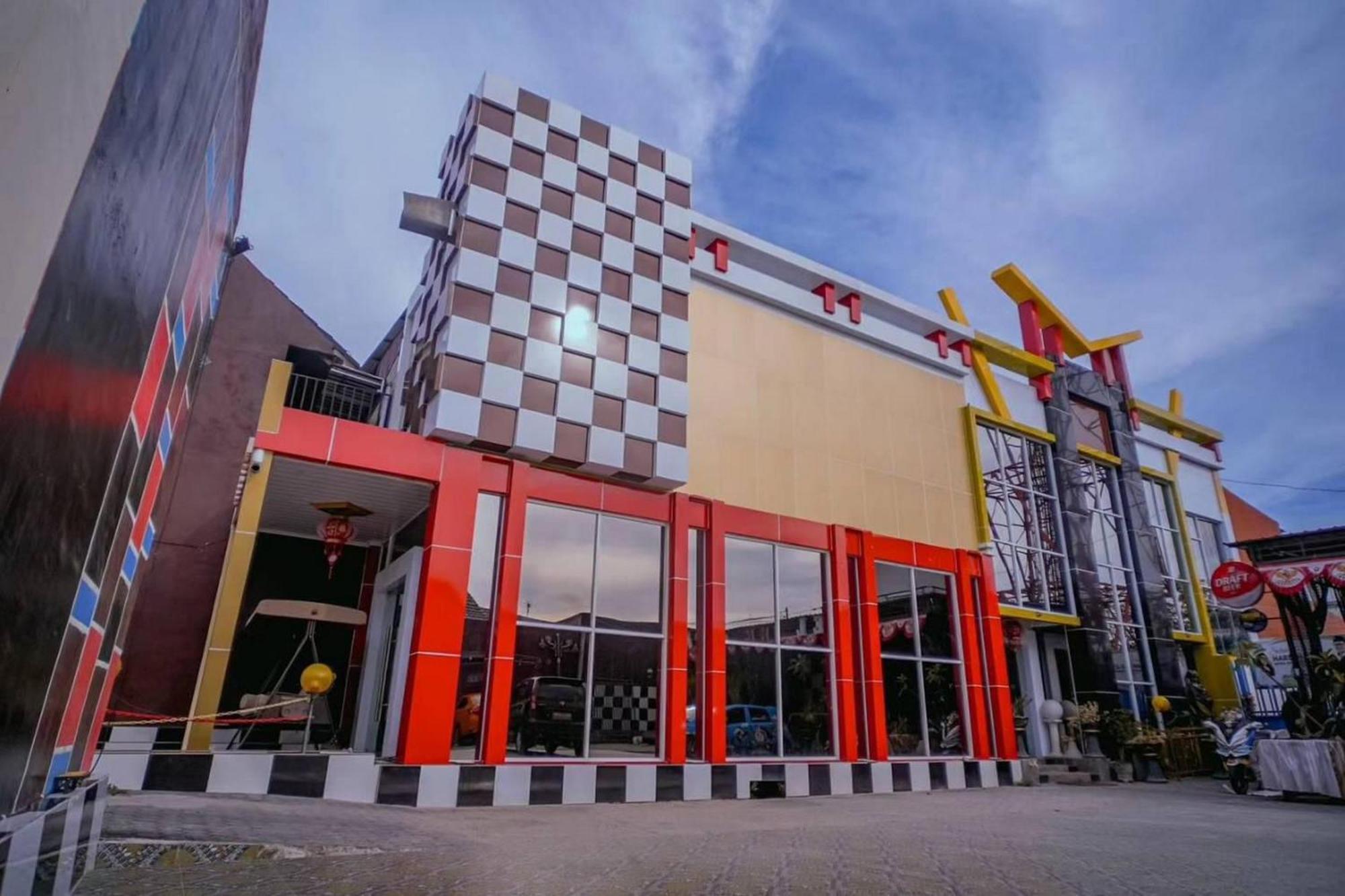 The One Hotel Gorontalo Mitra Reddoorz Telaga Bagian luar foto